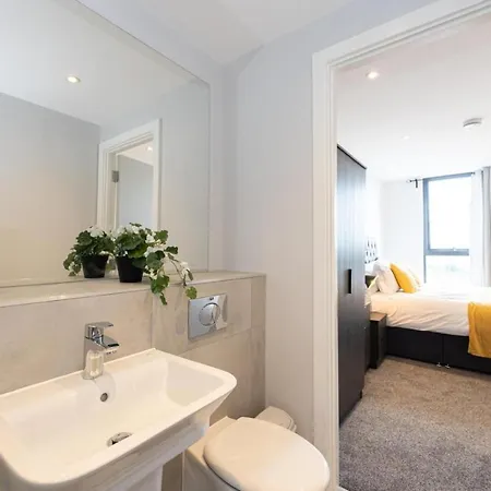 Contemporary 3 Bedrooms Apartment Manchester City Exterior photo