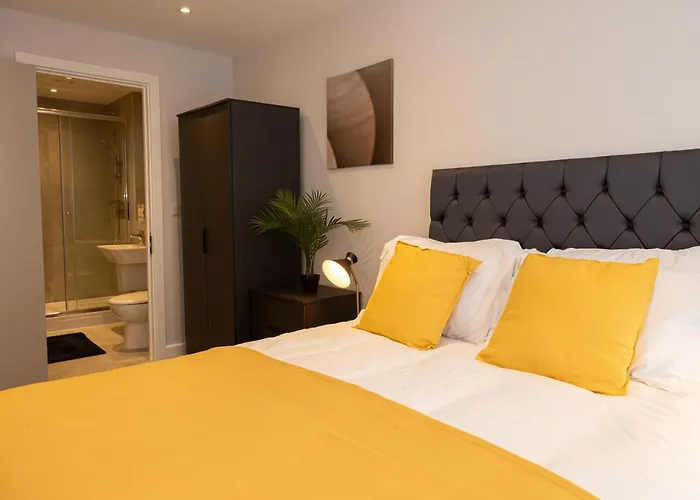 Contemporary 3 Bedrooms Apartment Manchester City